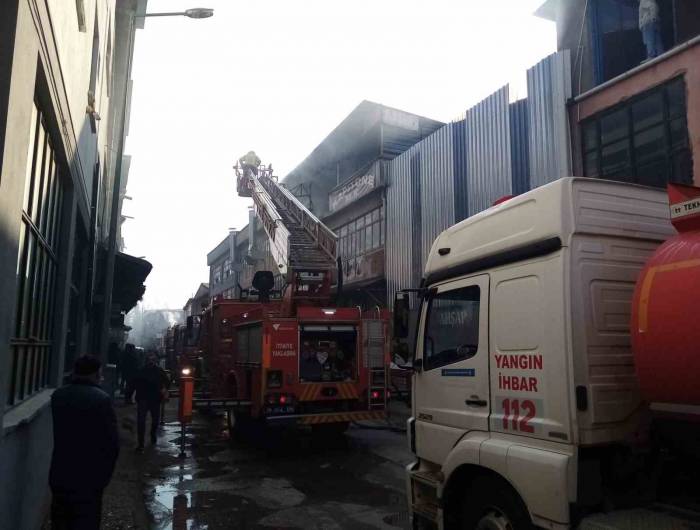 Bursa’da Mobilya İmalathanesinde Korkutan Yangın