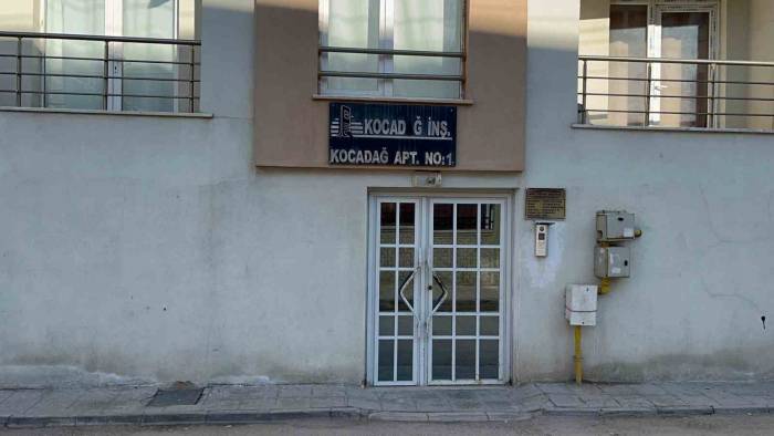 Eşi Ve Oğlu Tarafından Evde Ölü Bulunan Yaşlı Kadının Darp Edilerek Öldürüldüğü Ortaya Çıktı