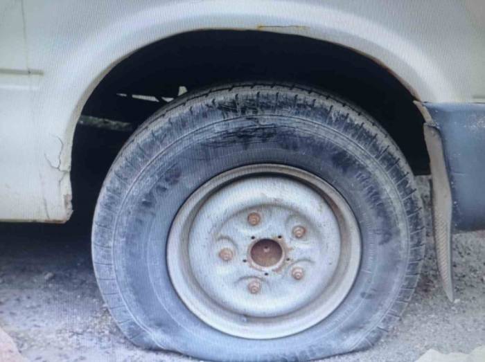 3 Aracın Lastiğini Kesen Şahıs Polis Ekipleri Tarafından Yakalandı