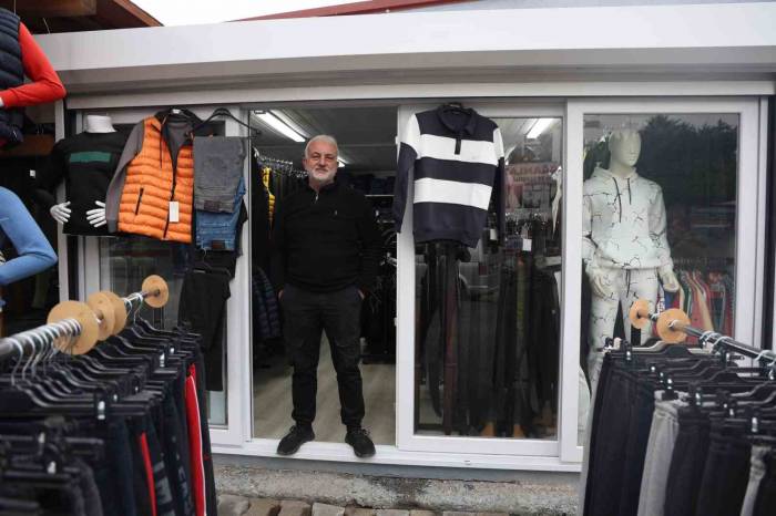 Depremde İş Yeri Yıkılan 50 Yıllık Esnafın Ekmek Teknesi Konteyner İş Yeri Oldu