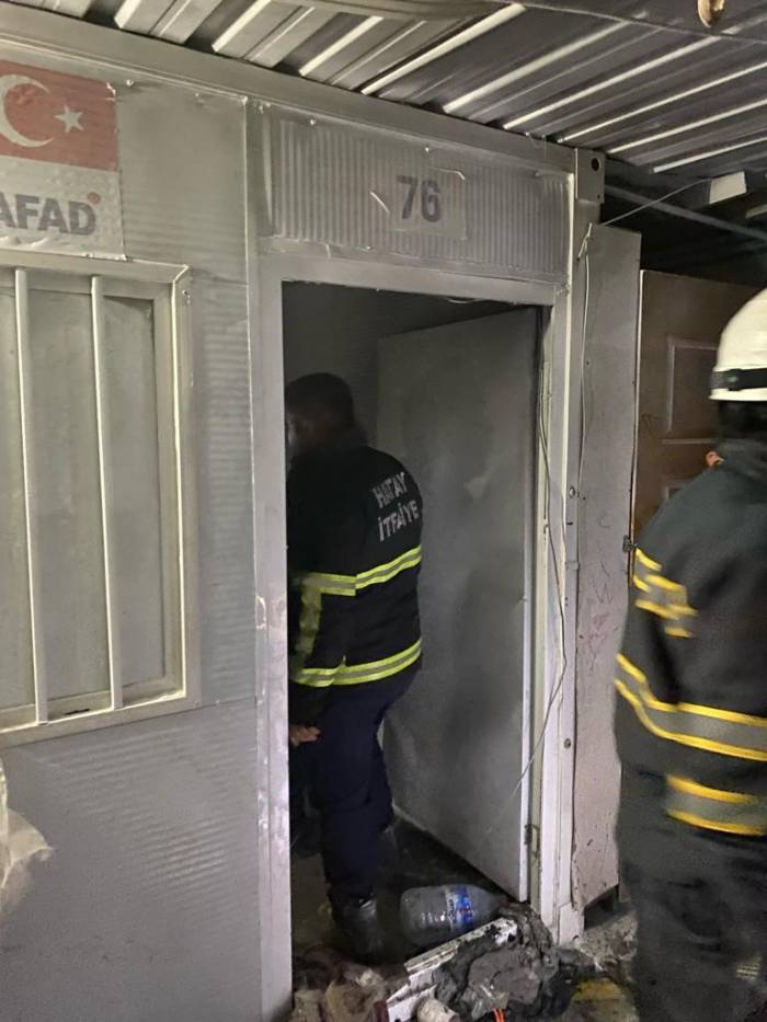 Hatay’da Çıkan Konteyner Yangını Söndürüldü