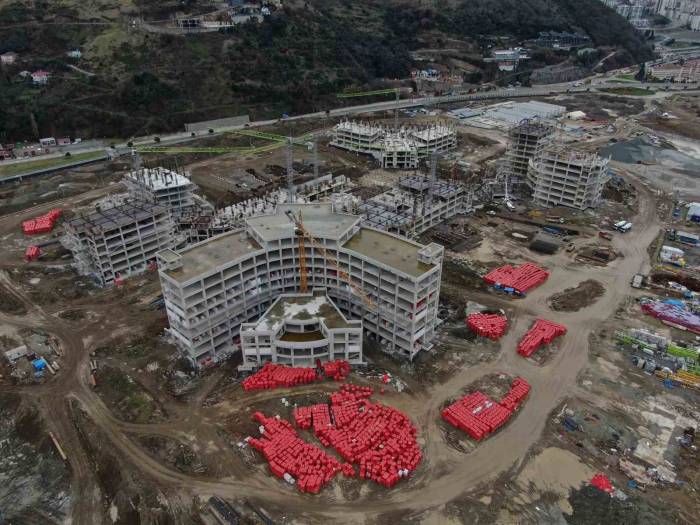 Trabzon Şehir Hastanesi’nin İnşaatı Yükseliyor