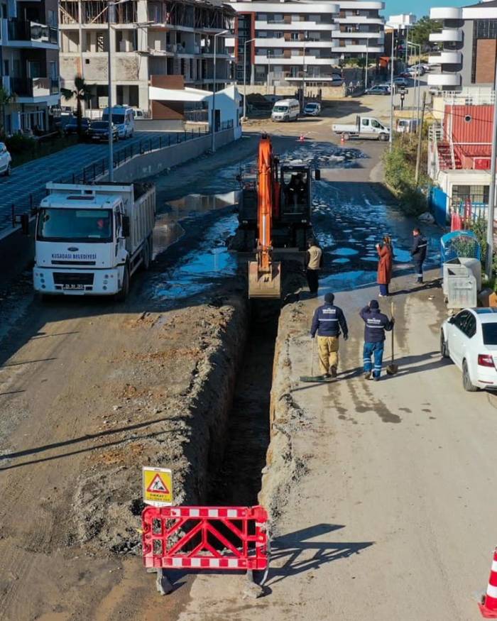 Kuşadası Belediyesi Okul Yollarında Çalışma Başlattı