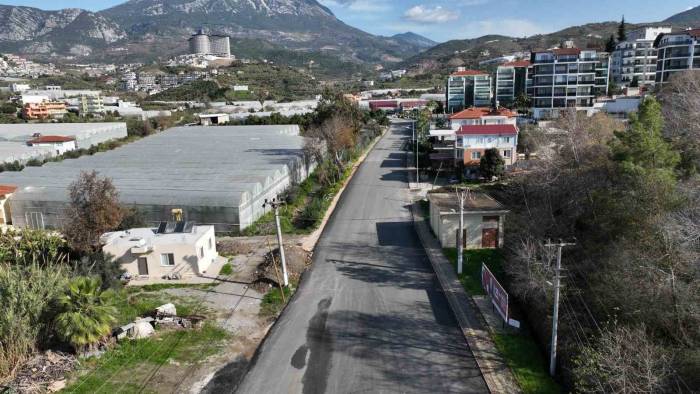 Alanya’nın Doğu Mahallelerinde Asfalt Yapımı Devam Ediyor