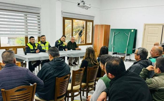 Jandarmadan Kurum Şoförlerine Trafik Eğitimi