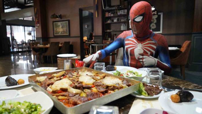 Şehir Şehir Gezen "Örümcek Adam" Kırıkkale’de: Yüzlerce Yıllık Efsane Lezzete Hayran Kaldı