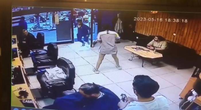 Şişli’de Sevgilisiyle Buluşan Gence Akraba Dayağı Kamerada: Berberde Saldırıya Uğradı