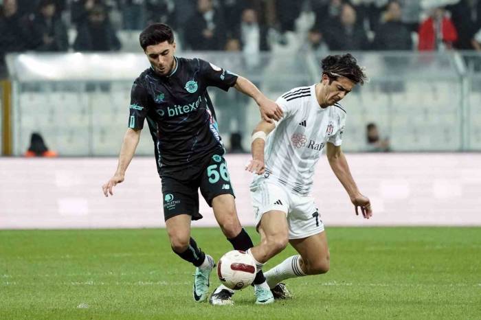 Trendyol Süper Lig: Beşiktaş: 0 - Adana Demirspor: 0 (İlk Yarı)