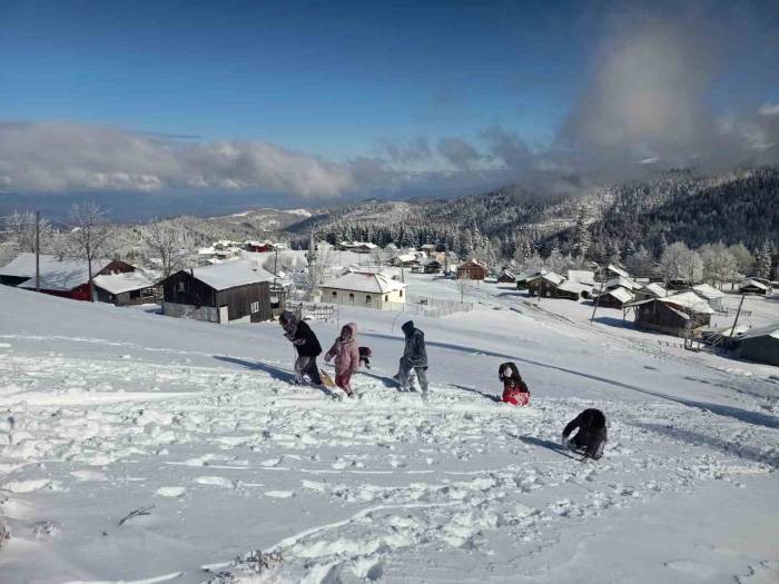 Karın Keyfini En Çok Çocuklar Çıkardı