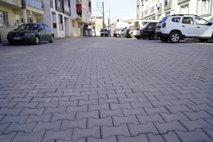 Yunusemre’de Bir Mahallenin Daha Yol Çalışmaları Tamamlandı