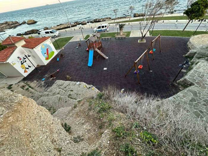 Gelibolu’da Kayalıklardan Düşen Çocuk Ağır Yaralandı