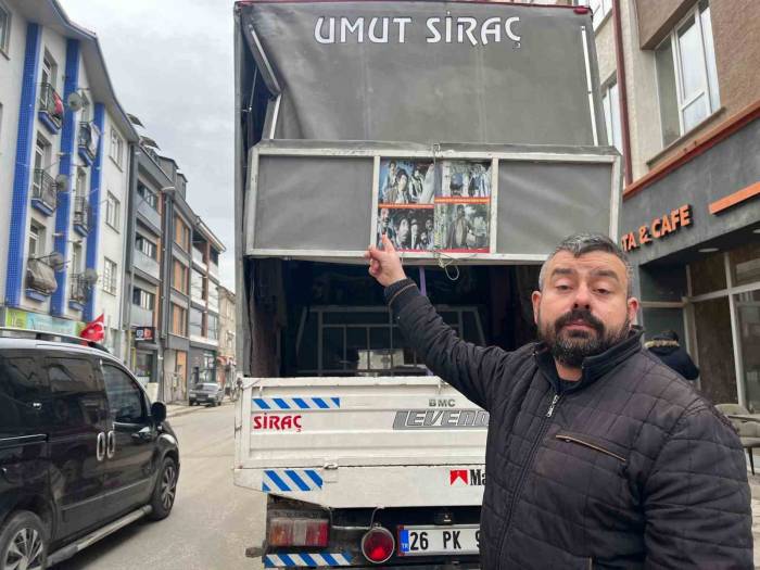 Kamyonete Yüklediği Doğal Gaz Borusu Bir Araca Zarar Veren Sürücü Bir Şey Olmamış Gibi Yoluna Devam Etti