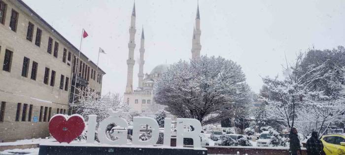 Iğdır’da Kar Yağışı Etkili Oluyor