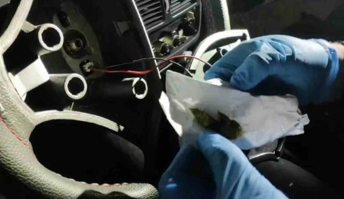 Polis Ekiplerinin Durdurduğu Aracın Direksiyonundan Uyuşturucu Çıktı: 2 Tutuklama