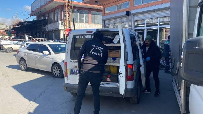 İşyeri Komşuları Arasında Silahlı Kavga: 1 Yaralı