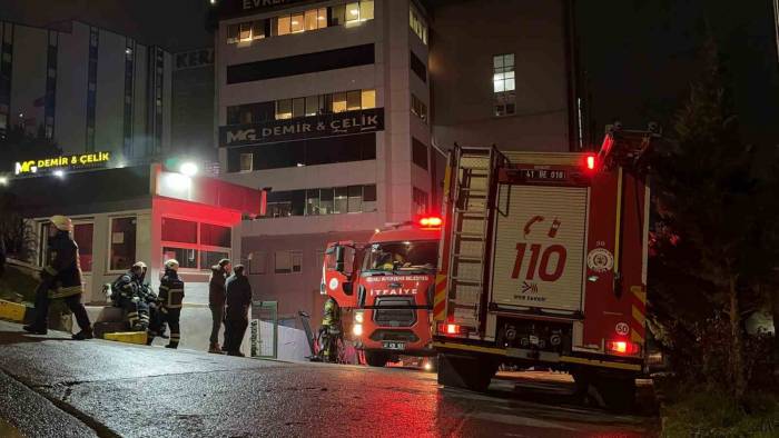 Fabrikanın Boyahanesinde Çıkan Yangın Söndürüldü