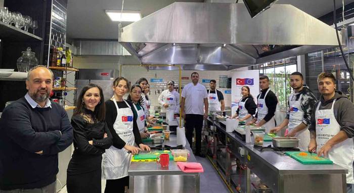 Menteşe’de ‘Gençler İşte’ Projesinde Mesleki Eğitimler Başladı