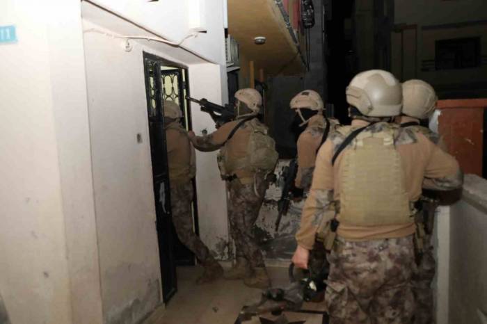 Mersin’de Silah Kaçakçılığı Operasyonu: 5 Gözaltı