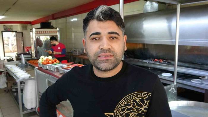 Garson, Heimlich Manevrasıyla Yaşlı Adamın Hayatını Kurtardı