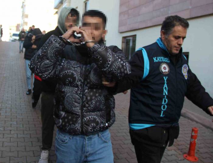 İşsizler Adına Banka Hesabı Açıp, Yasadışı Bahiste 223 Milyon Tl Haksız Kazanç Elde Ettiler