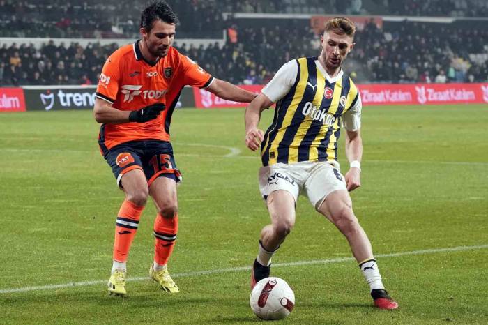 Trendyol Süper Lig: Rams Başakşehir: 0 - Fenerbahçe: 0 (İlk Yarı)