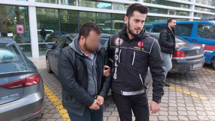 Uyuşturucu Ticaretine 1 Tutuklama, 1 Ev Hapsi