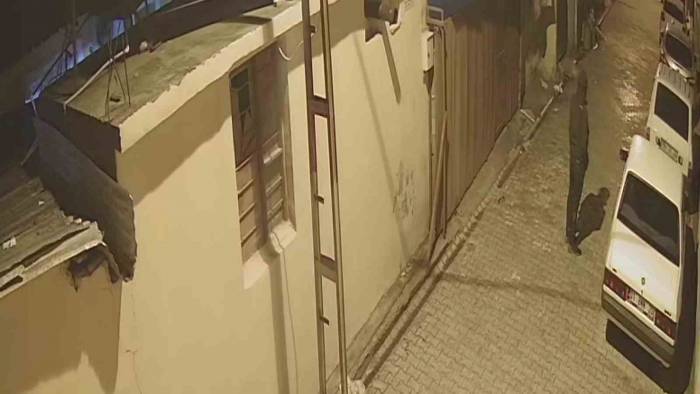 Buji İle Araçların Camını Kıran Hırsız Yakalandı