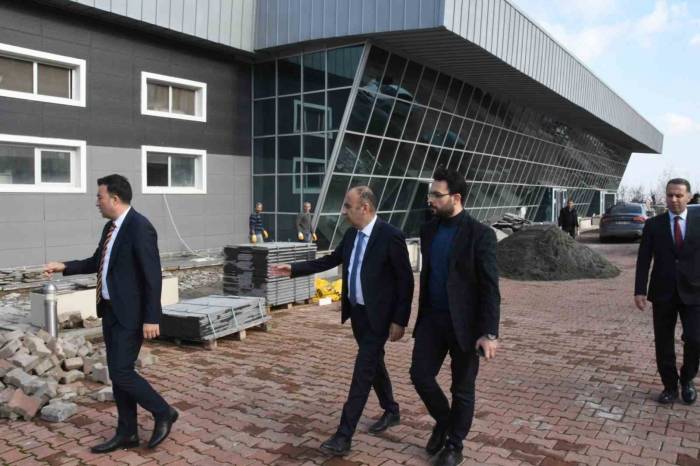 Kampüste Tadilat Çalışmaları Sürüyor