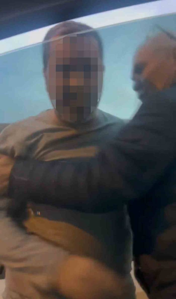 Ataşehir’de Öfkeli Sürücü Yol Kesip Çocuğa Küfür Etti