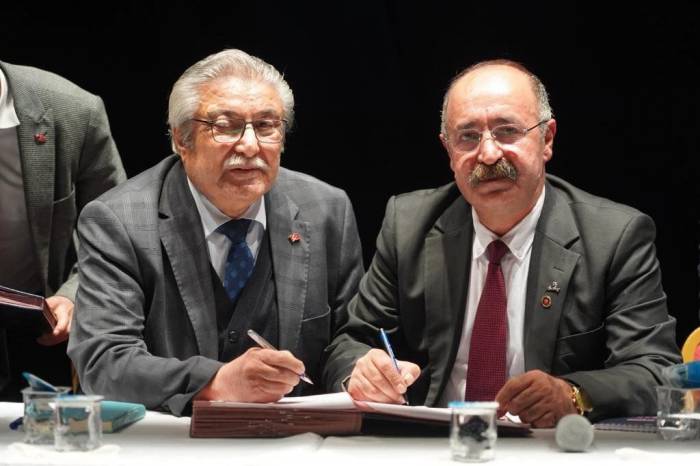 Bilecik Belediyesi’nden İşçilerine Yüzde 100 Zam