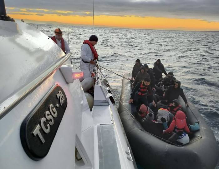 Ayvacık Açıklarında 32 Kaçak Göçmen Yakalandı