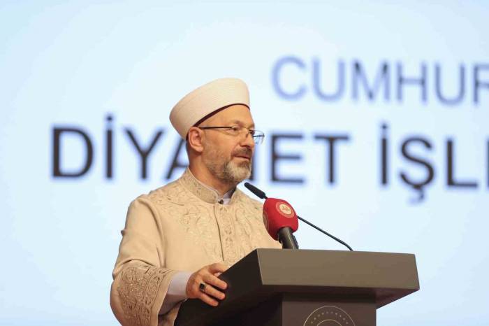 Diyanet İşleri Başkanı Erbaş, İmam Hatip Öğrencileriyle Bir Araya Geldi