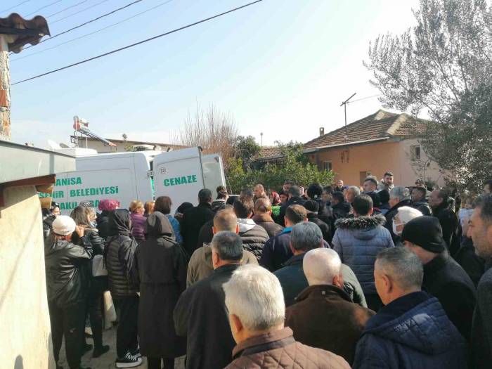 Katliam Yapan Doçent, Salihli’de Toprağa Verildi