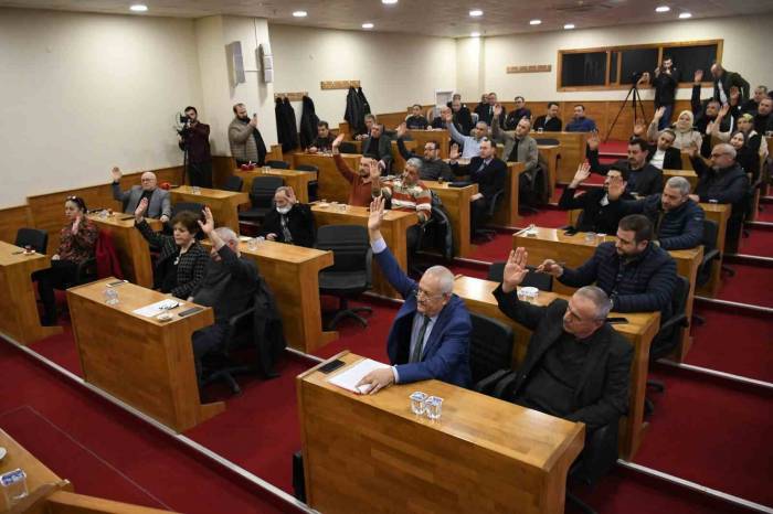 Vergili’nin Emeklilere Yönelik Kararı Ak Parti’nin Desteğiyle Kabul Edildi