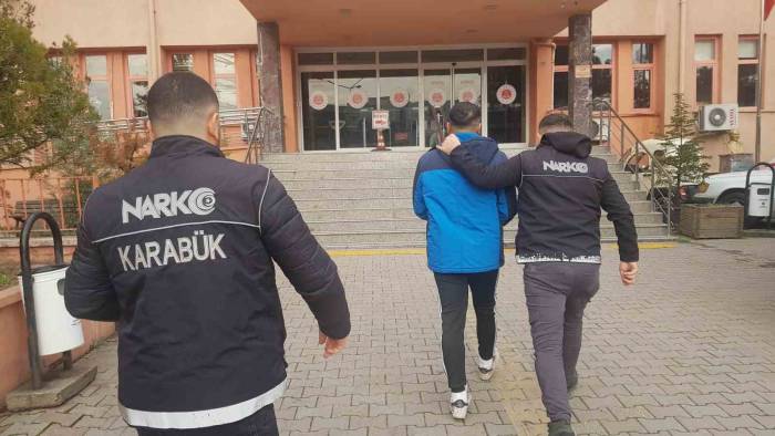 Uyuşturucu Hap Ve Esrar İle Yakalanan Şüpheli Adliyede