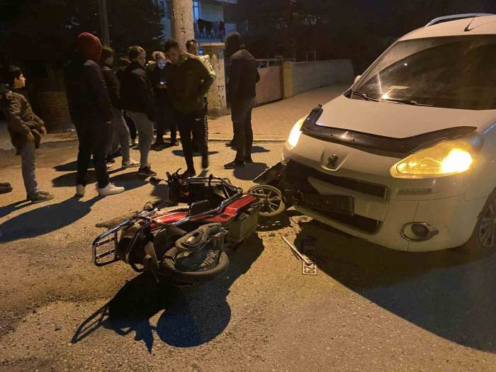 Hafif Ticari Araçla Elektrikli Bisiklet Çarpıştı: 1 Yaralı