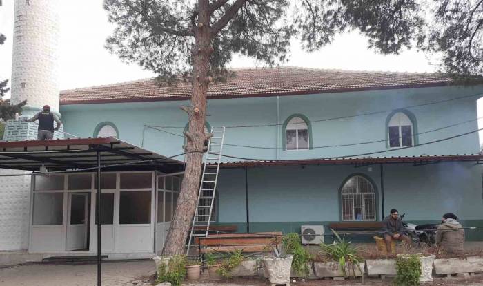 Hayırseverler Destek Verdi Köy Camisi Yenilendi