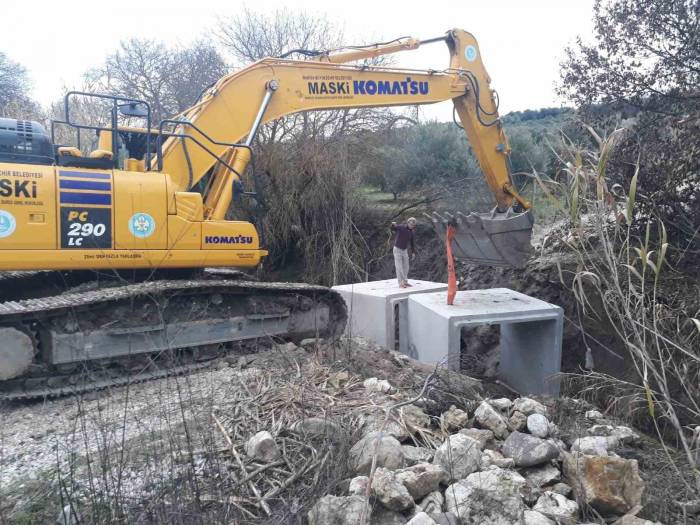 Maski Dere Yataklarında Menfez Montajlarına Devam Ediyor