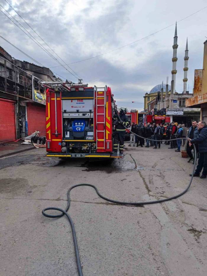 Oto Yedek Parça Dükkanında Yangın