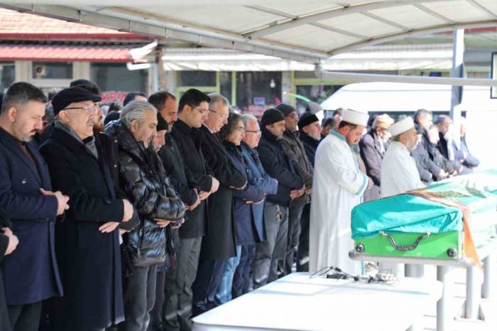 Prof. Dr. Kavukcu’nun Annesi Son Yolculuğuna Uğurlandı