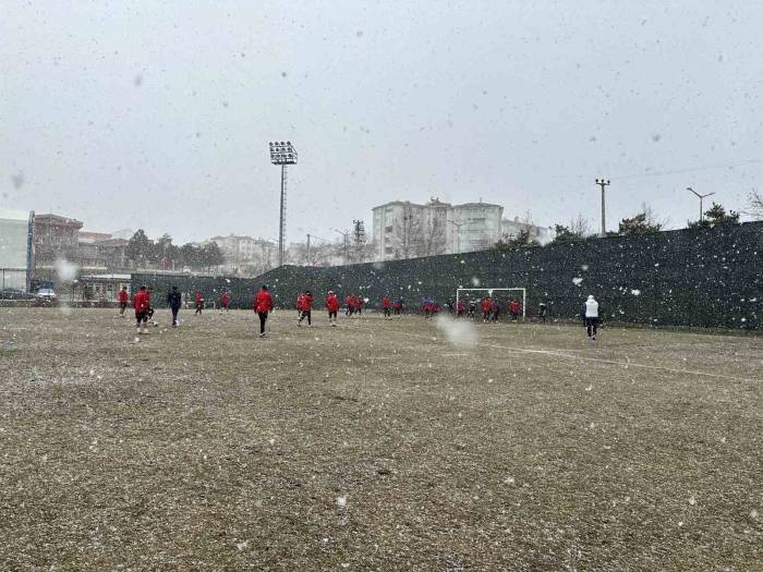 Kastamonuspor, Kar Altında Çalışmalarını Sürdürdü