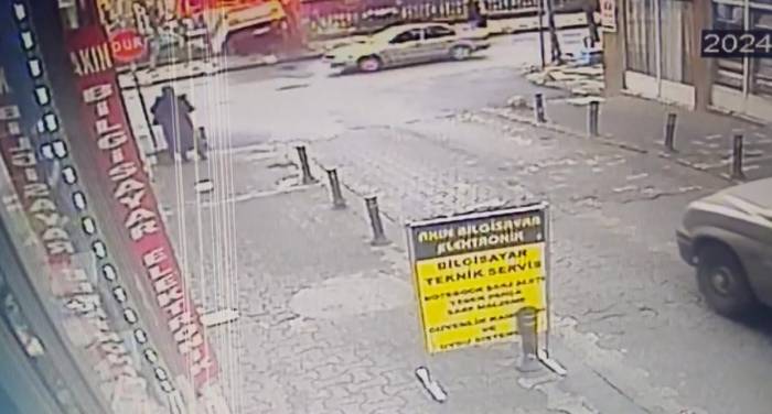 Ümraniye’de Kontrolden Çıkan Kamyonet Parka Uçtu