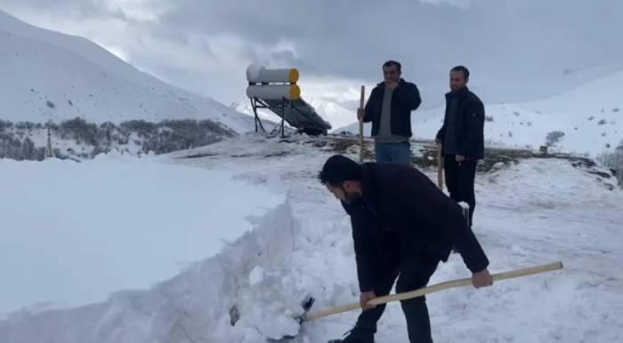 Bahçesaray’da Kar Mesaisi Devam Ediyor