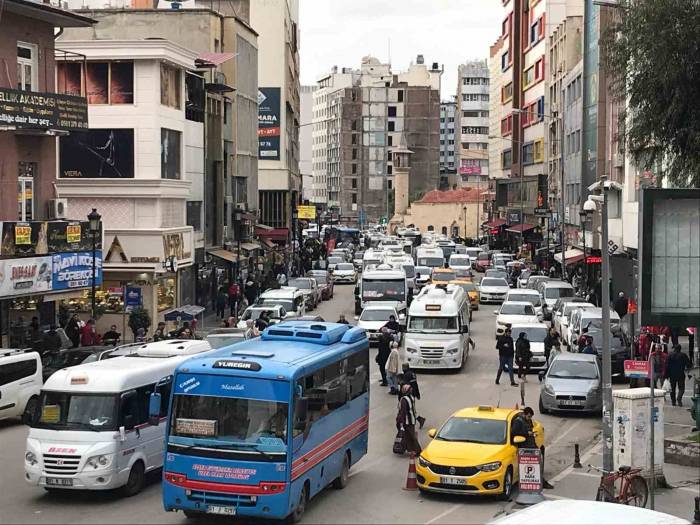 Adana’da Taşıt Sayısı Arttı, Korna Sesi Çileye Döndü