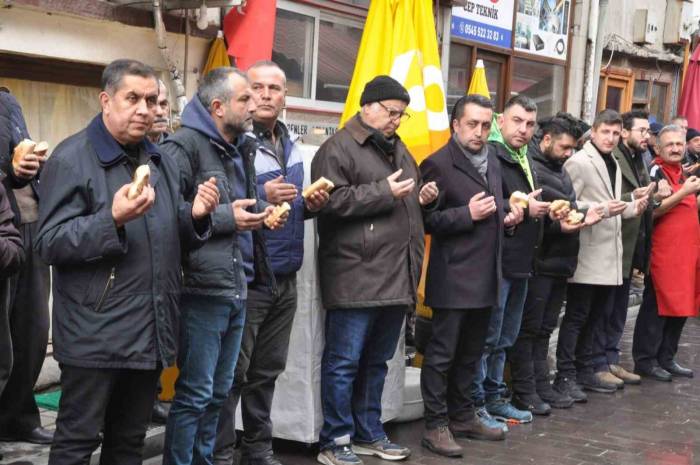 Soğuğa Aldırış Etmeden Geleneği Sürdürdüler