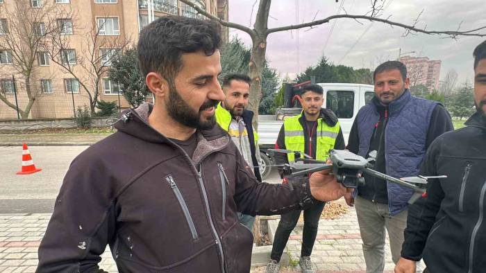 Yol Kenarında Dron Buldu, Sahibini Her Yerde Arıyor