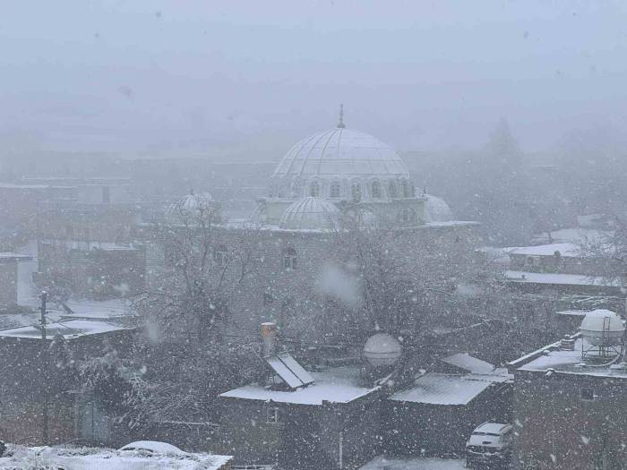 Mardin’de Mevsimin İlk Karı Yağdı