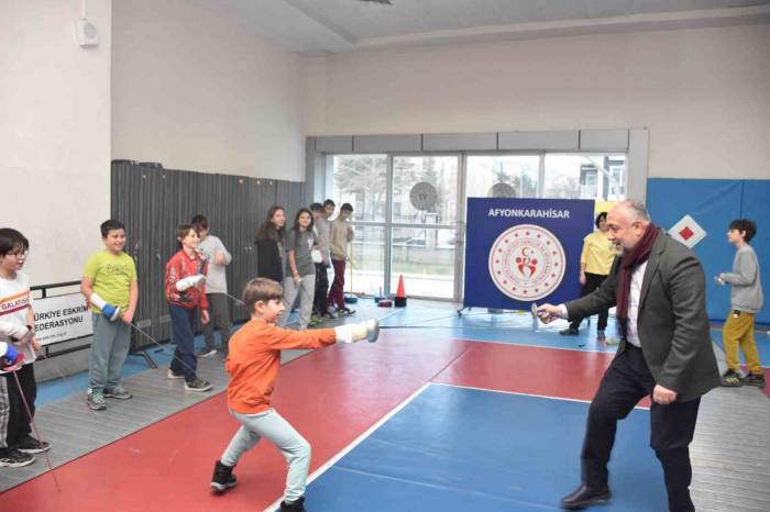 Taekwondo Ve Eskrim Sporcuları Yarıyıl Tatilini Verimli Geçiriyor