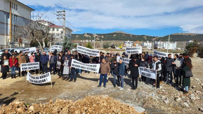 32 Kişinin Hayatını Kaybettiği Binanın Müteahhidine Tepki