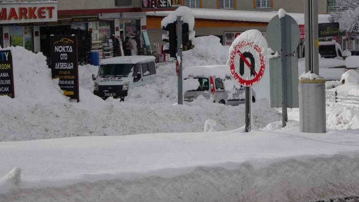 Bitlis’te Kar 315 Yerleşim Yolunu Ulaşıma Kapattı